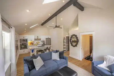 Image de The 208 Guesthouse - a stylish, perfectly located guest suite with top amenities