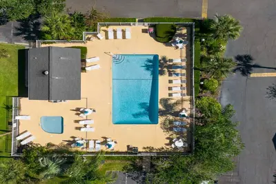 Image de 1st Floor Condo w/ 2 pools! 1 mi from beach/shops!