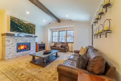 Image de Stunning Creekhouse with Scenic Views 585