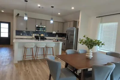 Image de Cozy retreat in Katy - Mid to Long stays preferred.
