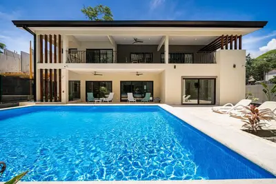 Image de Surfpoint Villa, Luxury 4br Villa with a Big Pool, 2 Minutes Walk from the Beach