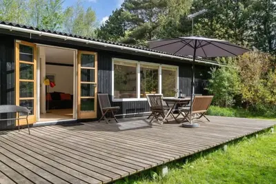 Image de \"Sarah\" - 500m from the sea by Interhome