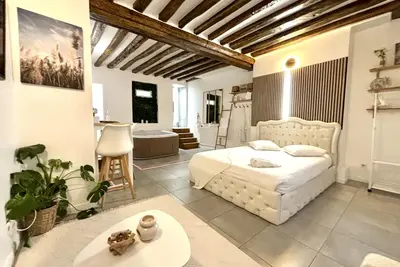 Image de Logement moderne avec jacuzzi