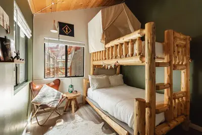 Image de Lassen Lodge On Slopes! Camp Theme for Kids/Games Book Now!