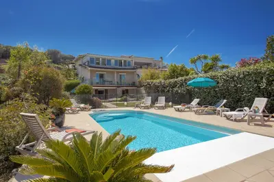 Image de Superbe villa accés privé plage/ piscine chaufée