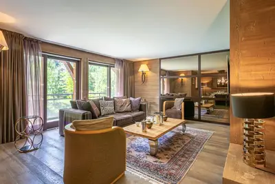 Image de Appartement de standing avec balcon ensoleillé, 3 chambres, au cœur de Val-d'Isère