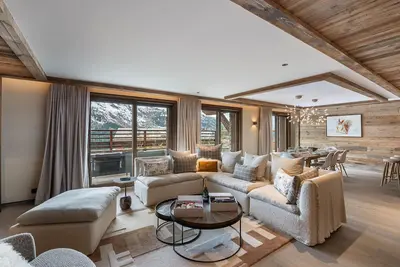 Image de Appartement moderne aux pieds des pistes avec cheminée