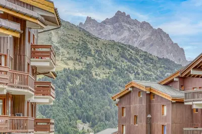 Image de Appartement rénové ski-in/ski-out avec balcon, Wi-Fi et parking