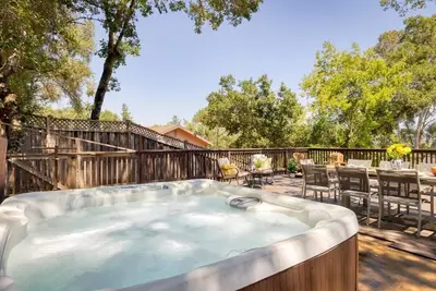 Image de Wine Country! Wine Country 5br, Hot Tub, Fire pit, Patio