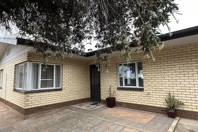 Image de Freshly renovated family home situated close to the beach, shops & golf course.