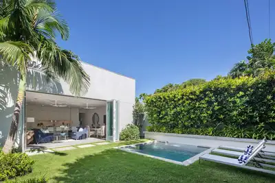 Image de Golden Hour ~ Upscale 2 Br/2Ba Home w/ Pool!
