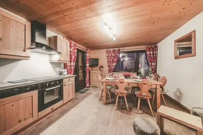 Image de 1er étage, balcon, parking, casier à ski, 70m², Châtel