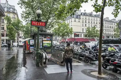 Image de Authentic Parisian Stay-Expansive 5-Bedroom in a Chic, Historic Locale