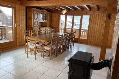 Image de Chalet, wifi, 300m du centre station, terrasse, cheminée ou poêle à bois, télévision, casier à ski