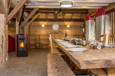 Image de Wifi, terrasse, balcon, cheminée ou poêle à bois, parking, télévision, casier à ski, 250m², Châtel