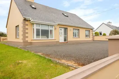 Image de The Cottage, pet friendly, with open fire in Quilty, County Clare