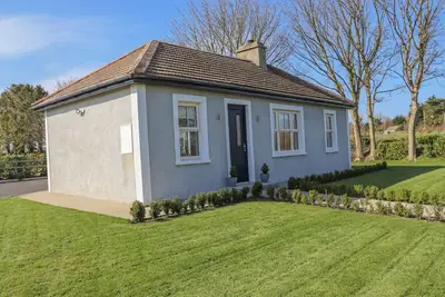 An Teachain, pet friendly, with a garden in Adamstown, County Wexford