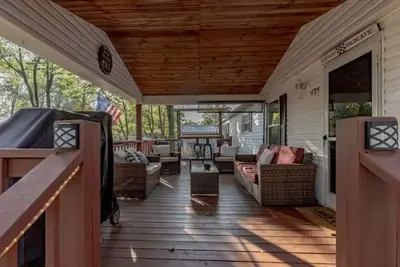 Image de Updated Lake Home Steps to Water in \"heart\" of Rough River! Cozy w/ Firepit!