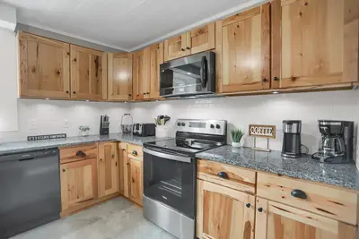 Image de Now on the Atv trail connector Cozy, Remodeled apartment with king bed
