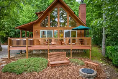 Image de Mountain Serenity: Secluded Treehouse Retreat w/Hot Tub & Breathtaking Views!
