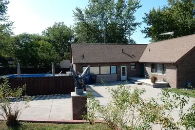 Image de Steps to Lake Erie near Port Clinton- Private Hot Tub, Seasonal Pool, Recreation