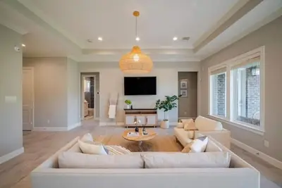 Image de Designer's Home: Luxury Modern Retreat w/ Cozy Patio @ Heights