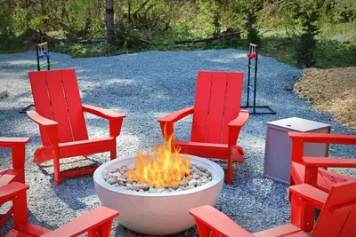 Image de Fire Pit | Hot Tub | King Bed | Grill | Yoga Rm