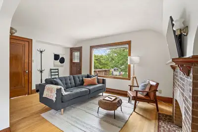 Image de Charming East Tosa Flat - Upper