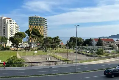Image de Seaside Apartment in Becici. \n\n