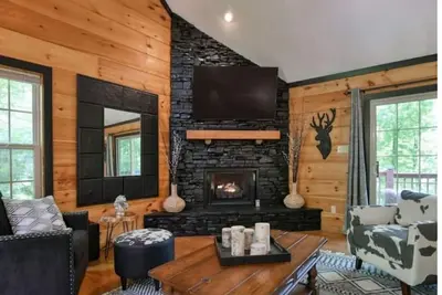 Image de The \"Hole\" Package Luxury Golf Course Cabin\n