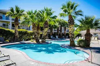 Image de Modern & Renovated 4br/2ba - Pickleball & Pools