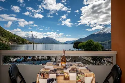 Lakeside apartment with balcony and lake view Gravedona - Larihome A23