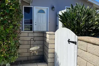 Image de Newly Renovated Home in Huntington Beach - 15 Minutes from the Beach!