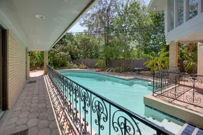 Image de Poolside Oasis Near Medical Center & Nrg Stadium!