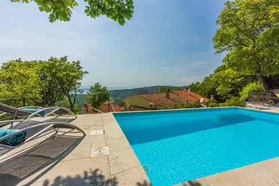 Image de Villa avec piscine et vue panoramique