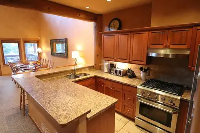 Image de Ski/Bike in/out 4 bdrm, 4 bth home with pool table and media room