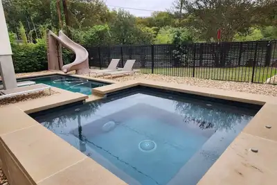 Image de central contemporary Pool and Spa being remodeled Feb/Mar