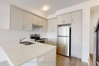 Image de Your vacation home @Bradford, On