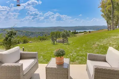 Image de ‘Dale Hollow Sunset Studio’ w/ Incredible Views!