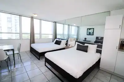 Image de Castle 1118 Studio BayView Pool, Direct Beach Access, Tennis, Gym, Free Parking