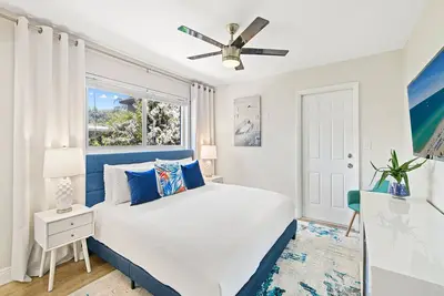Image de Prime Location ~ Heated Pool ~ Beach + Nightlife ~ Great Neighborhood!