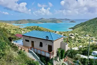 Image de New home, Privately nestled w/ your own pool and spectacular views! Backup Power