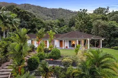 Image de A Piece of Tropical Paradise-Near Crystal Cascades