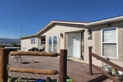 Image de The perfect retreat with views of Manila and Flaming Gorge