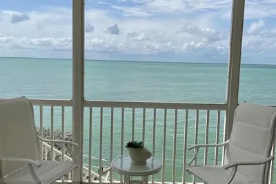 Image de Florida Keys Waterfront home with beautiful sunset views.
