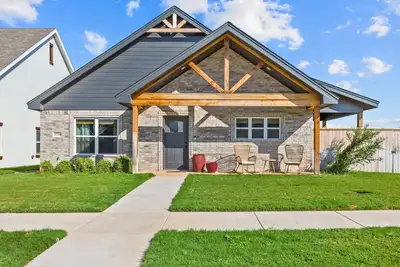 Image de Close to Acu ~ Sleeps 8 ~ Spring Deals ~ Sparkling Clean ~ Dogs Ok ~ 5 Stars