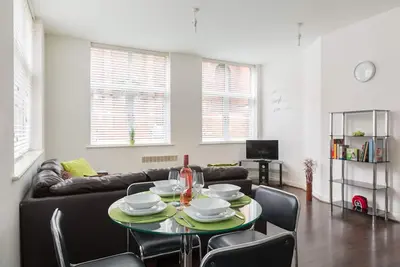 Image de 2Bed Apt -King Bed -Free Parking - Family Friendly