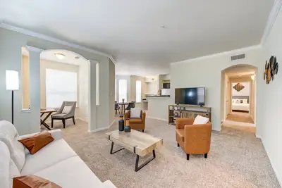 Image de Serene Escape in the Pines near shopping, dining, entertainment, and businesses!