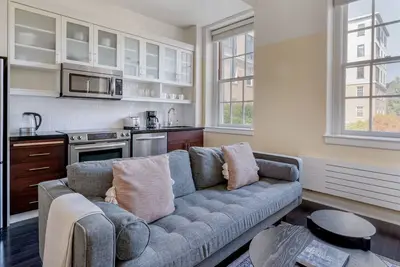 Image de Chic Presidio Heights 1br w/ Gym, nr Trails, Beach & Golf, by Blueground