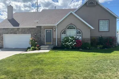 Image de Spacious 5 Br/3 Bath Home with a Private Hot Tub! ! 2x full Kitchens & Laundry